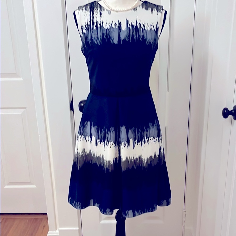 Taylor Fit and Flare Navy/Black/White Print Poly Spandex Stretch Dress Size 4